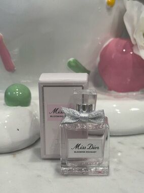 Dior Miss Dior Blooming Bouquet - Light Pink Bottle with Silver Bow